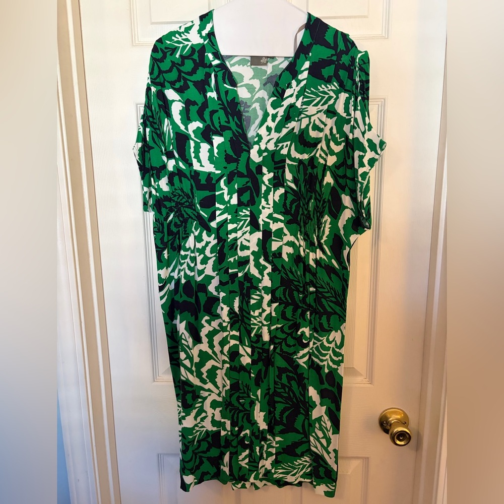 Green, Black and White Patterned Cap Sleeved Dress - Size 10